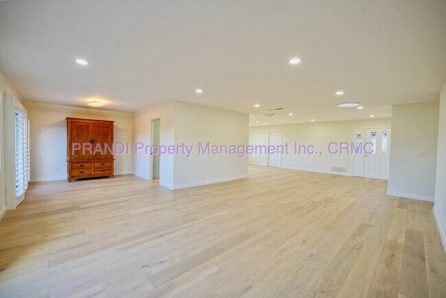 110 Kaden Dr photo 4
