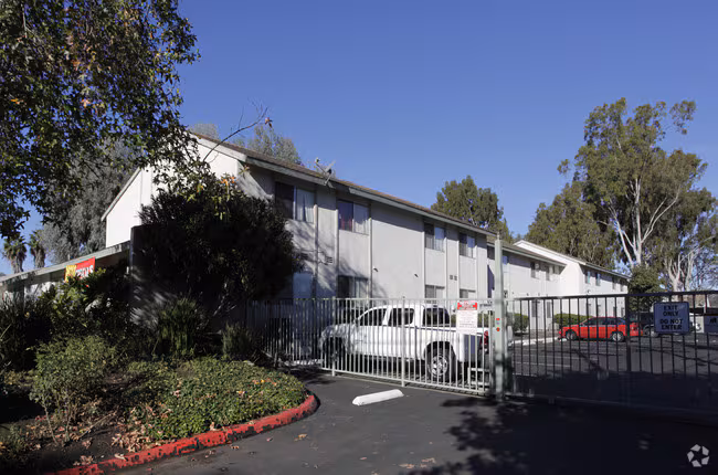 Summit Rose Apartments photo 2