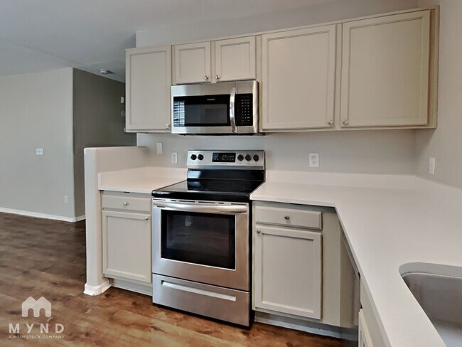 16025 W Lilac St photo 3