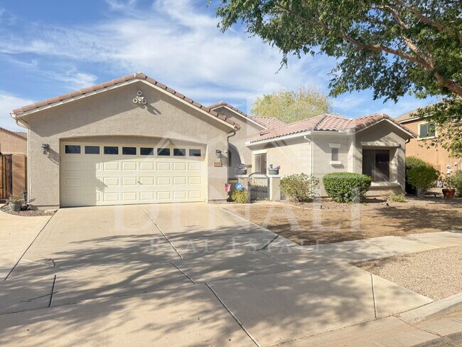 2778 E Courtney St photo 5