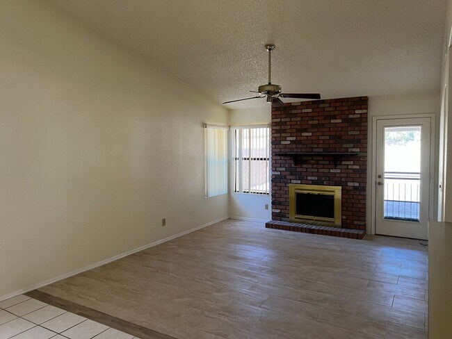 9126 W Lisbon Ln Peoria, AZ 85381 photo 4