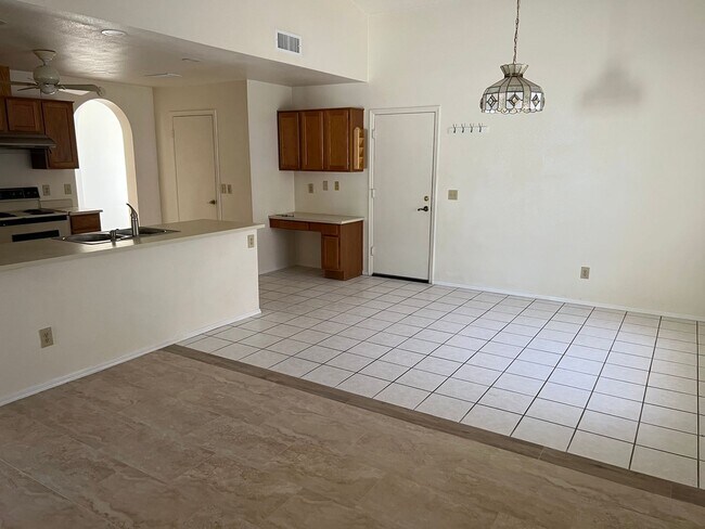 9126 W Lisbon Ln Peoria, AZ 85381 photo 3