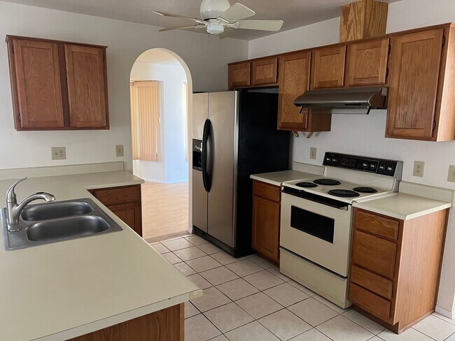 9126 W Lisbon Ln Peoria, AZ 85381 photo 5