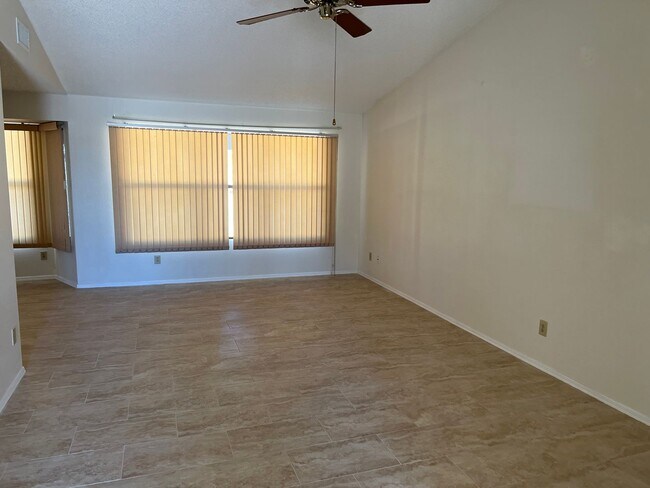 9126 W Lisbon Ln Peoria, AZ 85381 photo 2