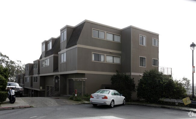 Fairmount Hill Apartments photo 3