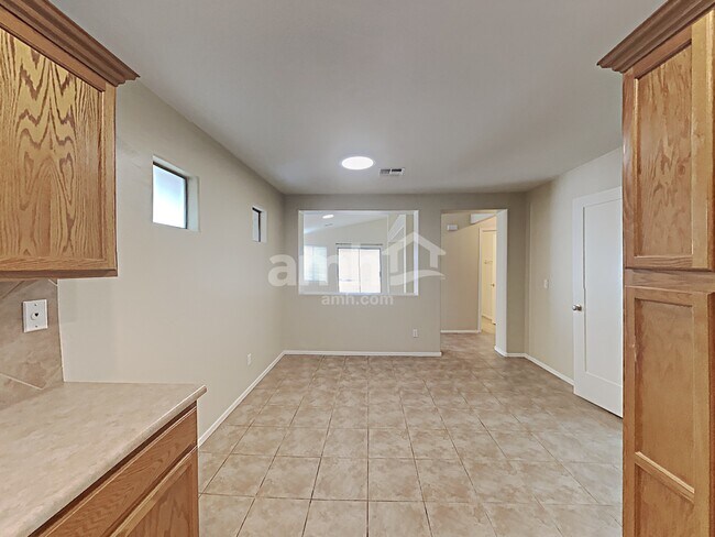 3614 W Vineyard Rd Phoenix, AZ 85041 photo 4