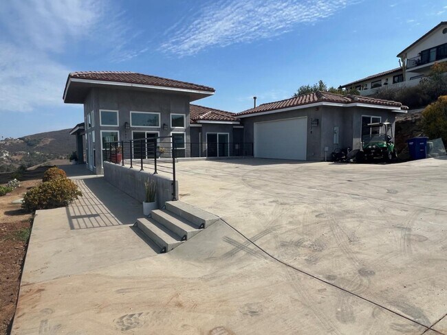 2378 Edgehill Rd Vista, CA 92084