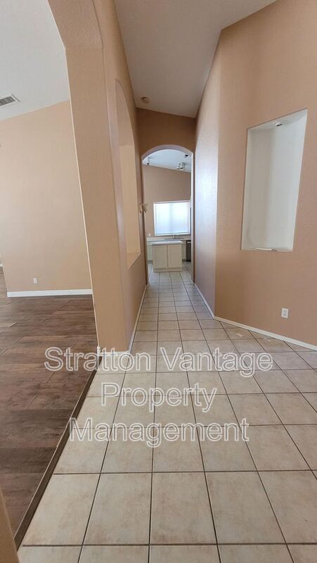 6714 W Wahalla Ln Glendale, AZ 85308 photo 3
