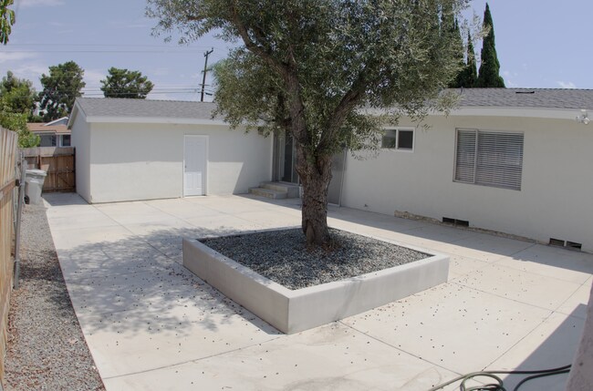 5048 54th St San Diego, CA 92115 photo 2