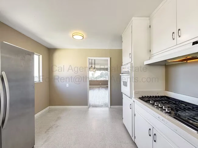 7019 Outlook Ave Oakland, CA 94605 photo 4