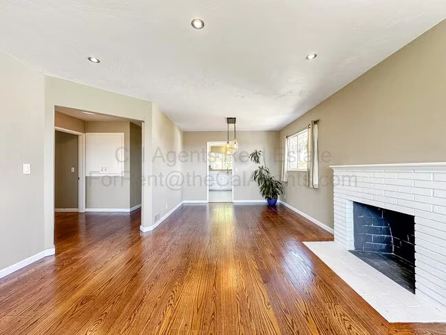 7019 Outlook Ave Oakland, CA 94605 photo 2