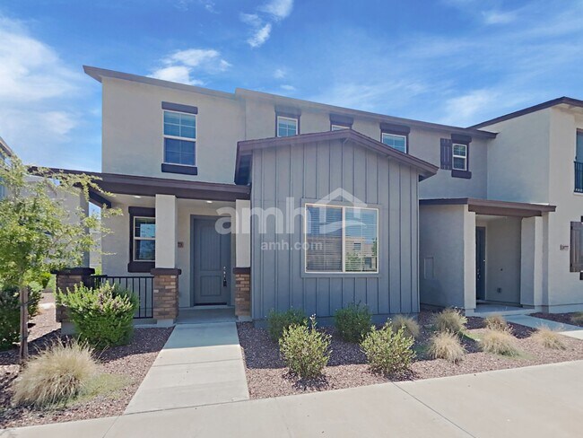 20773 W Maiden Ln photo 2