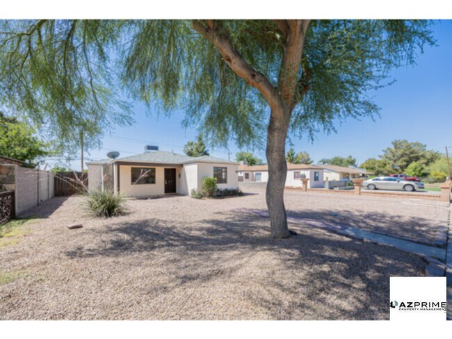 2449 E Fairmount Ave Phoenix, AZ 85016 photo 4