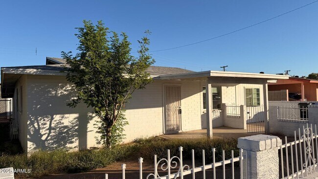 3622 W Sunland Ave Phoenix, AZ 85041 photo 4