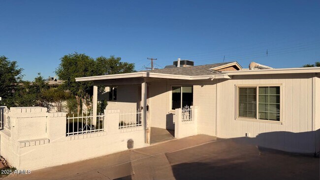 3622 W Sunland Ave Phoenix, AZ 85041 photo 5