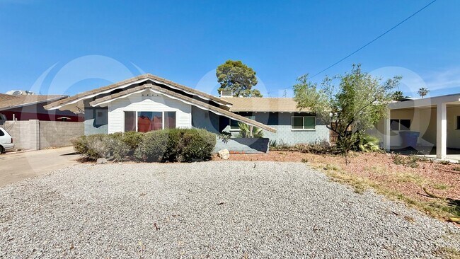 3830 W Cavalier Dr Phoenix, AZ 85019 photo 2