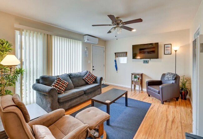 1445 Felspar St San Diego, CA 92109 photo 3