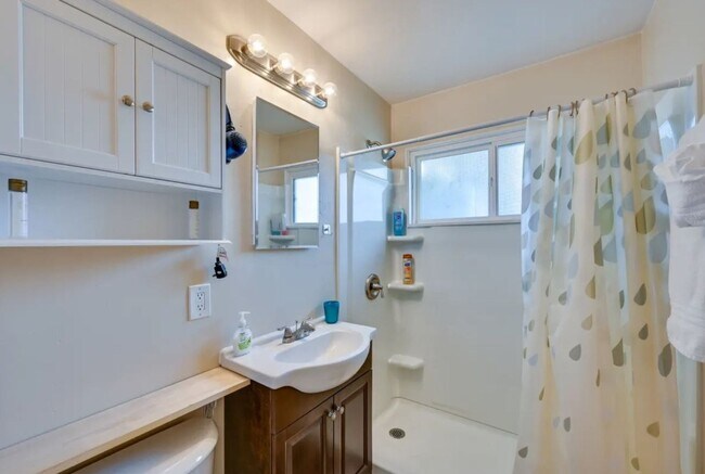 1445 Felspar St San Diego, CA 92109 photo 4