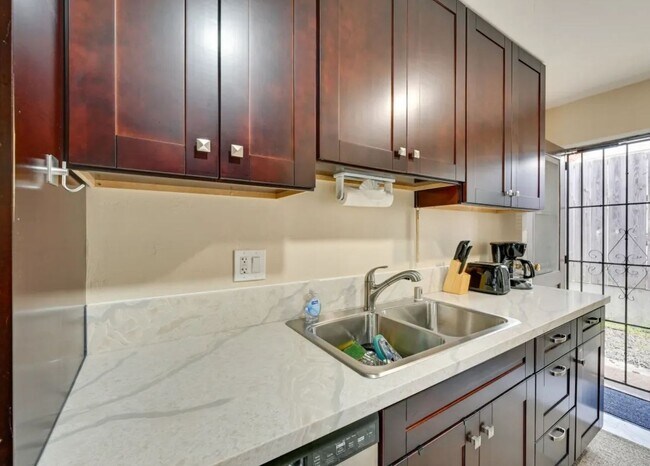 1445 Felspar St San Diego, CA 92109 photo 5