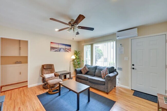 1445 Felspar St San Diego, CA 92109 photo 2