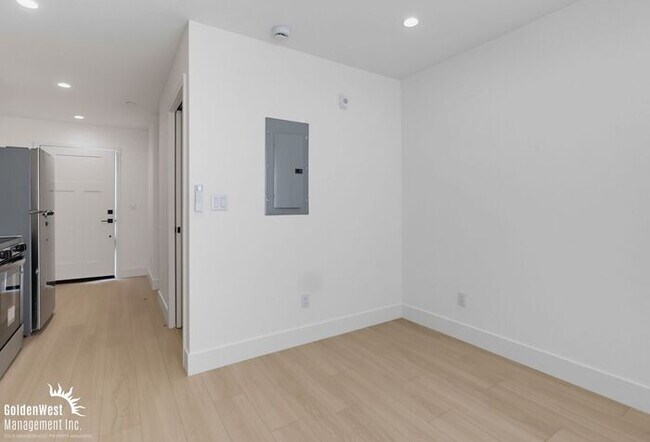 3075 Hawthorn St San Diego, CA 92104 photo 3