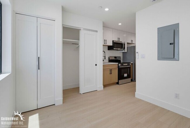 3075 Hawthorn St San Diego, CA 92104 photo 2