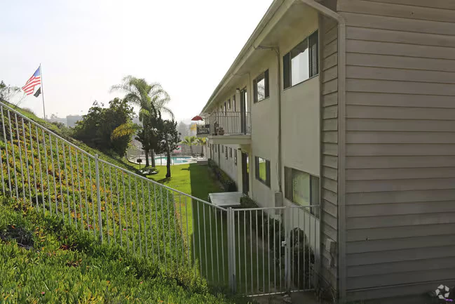 Villa Knolls Apartments photo 2