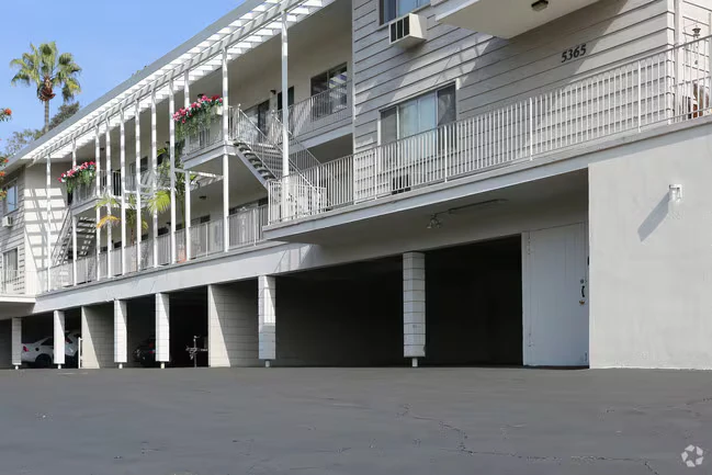 Villa Knolls Apartments