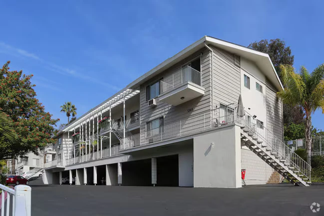 Villa Knolls Apartments photo 3