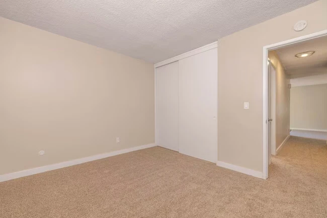Villa Knolls Apartments photo 4