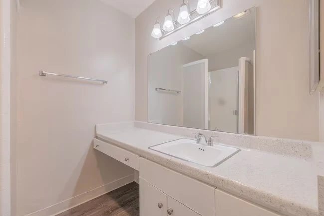 Villa Knolls Apartments photo 5