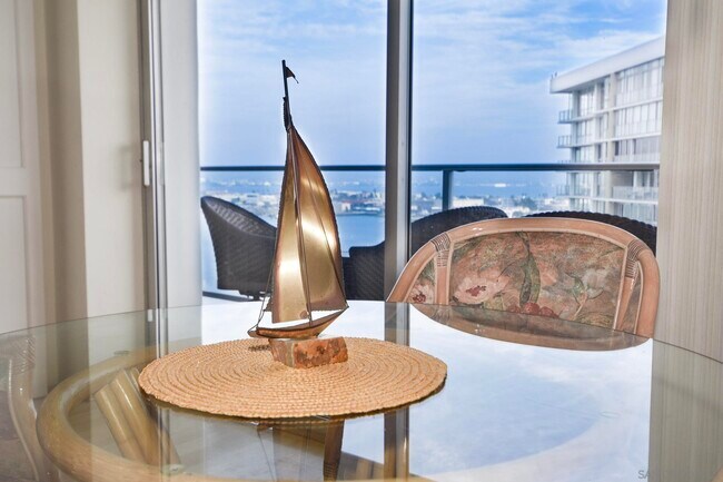 1810 Avenida Del Mundo Coronado, CA 92118 photo 5
