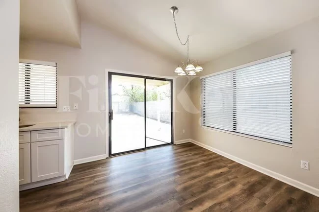 3145 W Crest Ln Phoenix, AZ 85027 photo 5