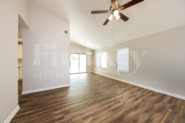 3145 W Crest Ln Phoenix, AZ 85027 photo 3