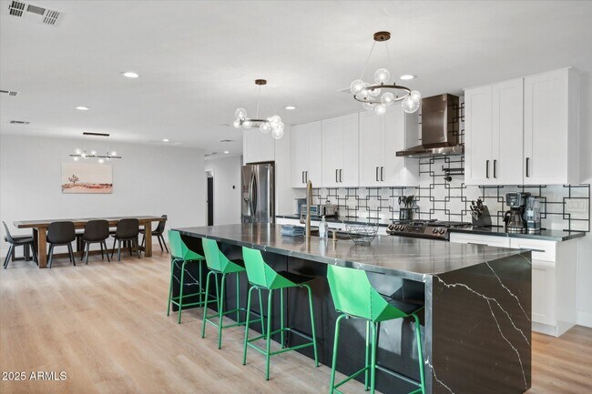 3802 E Piccadilly Rd Phoenix, AZ 85018 photo 4