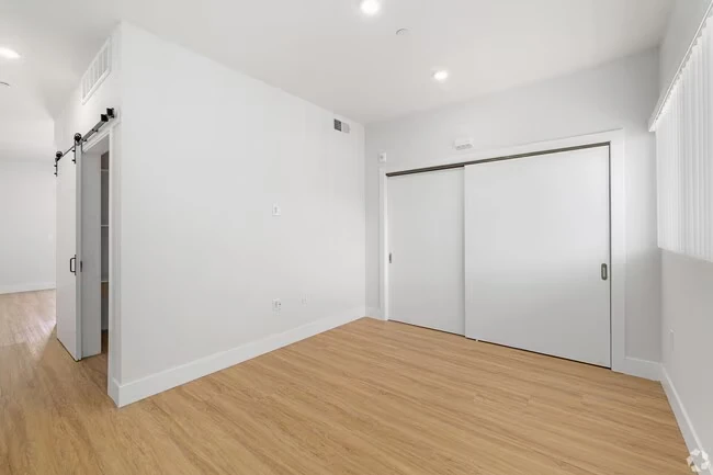 Pacific Heights II photo 5