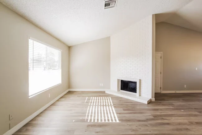 5222 W Aster Dr Glendale, AZ 85304 photo 3