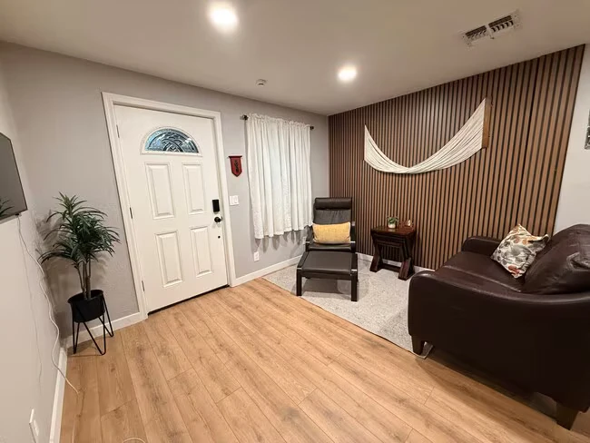 130 S Hibbert Mesa, AZ 85210 photo 3
