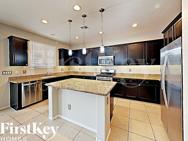 12061 W Rowel Rd Peoria, AZ 85383 photo 4
