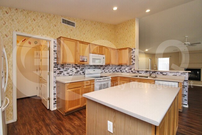 624 S 108th Pl Mesa, AZ 85208 photo 4