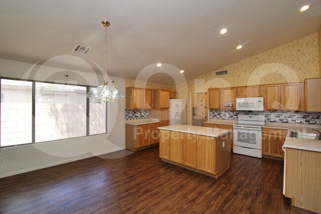 624 S 108th Pl Mesa, AZ 85208 photo 5
