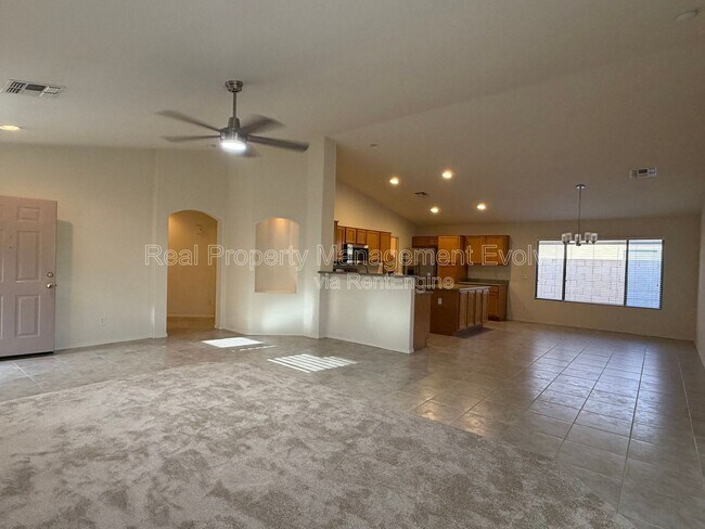 15847 W Saguaro Ln Surprise, AZ 85374 photo 4