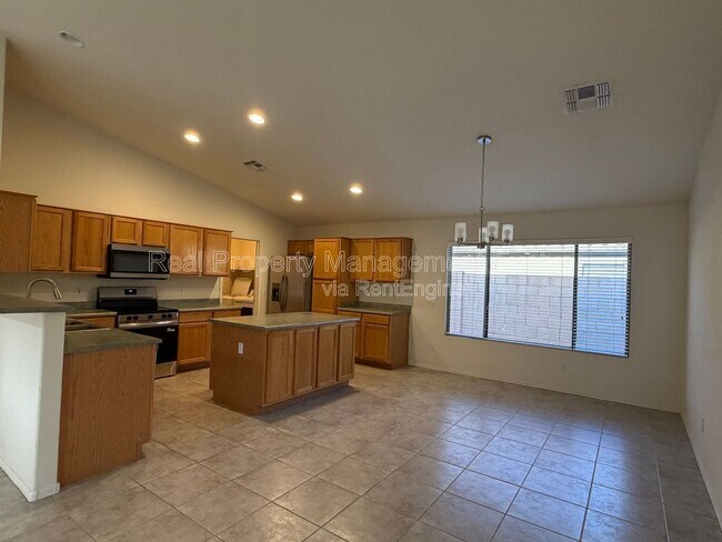 15847 W Saguaro Ln Surprise, AZ 85374 photo 5