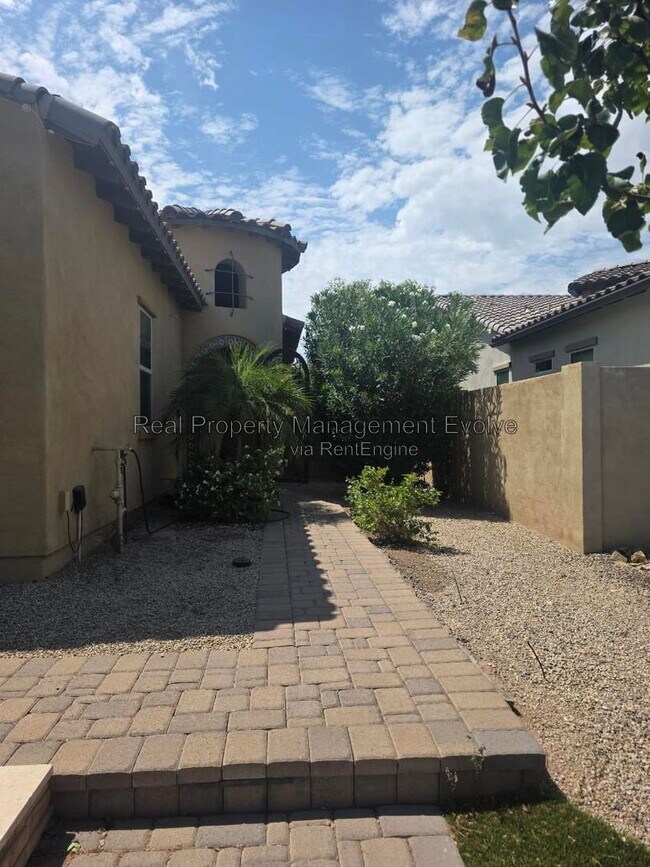 2307 E Mahogany Pl photo 5