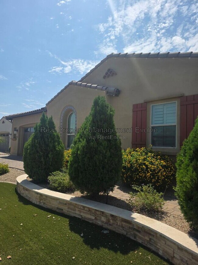 2307 E Mahogany Pl photo 2