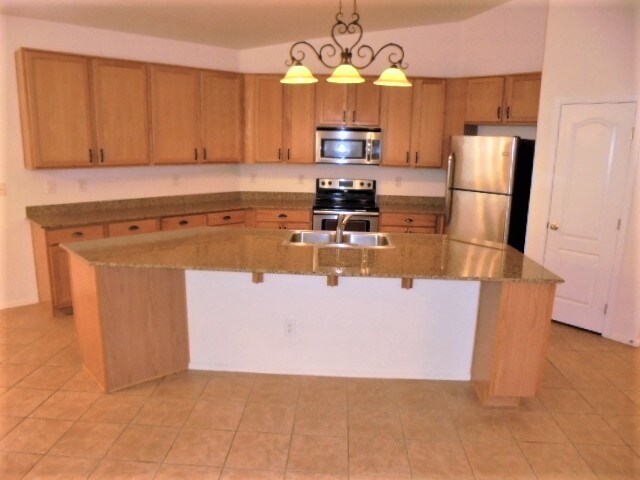 16413 N 171st Dr Surprise, AZ 85388 photo 2