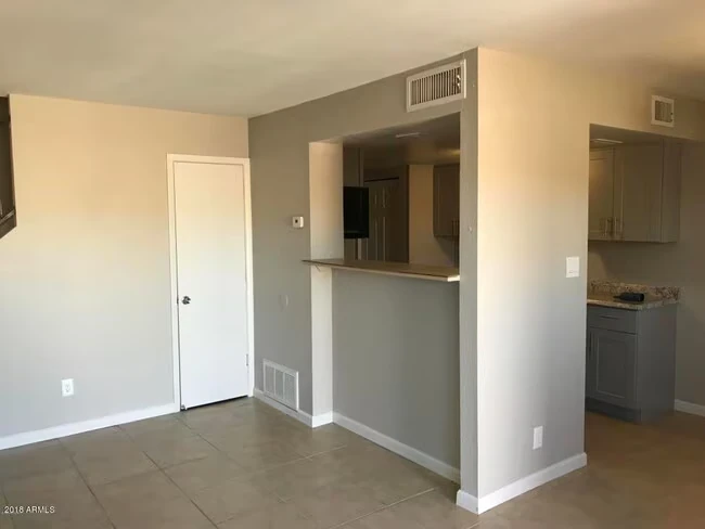 4626 E Wood St Phoenix, AZ 85040 photo 2