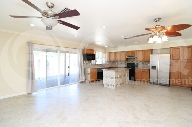 2728 W Villa Rita Dr Phoenix, AZ 85053 photo 4