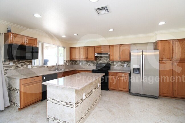 2728 W Villa Rita Dr Phoenix, AZ 85053 photo 3