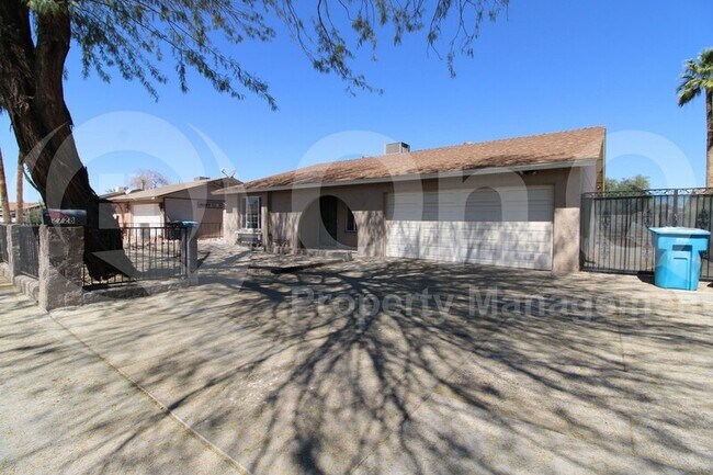 2728 W Villa Rita Dr Phoenix, AZ 85053 photo 2